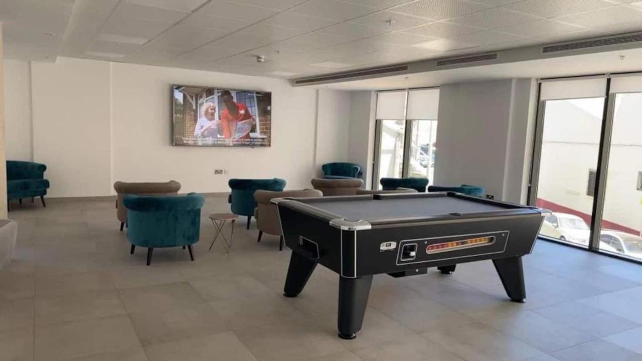 Modern Studio Apartment At The Hub Gibraltar Exterior foto